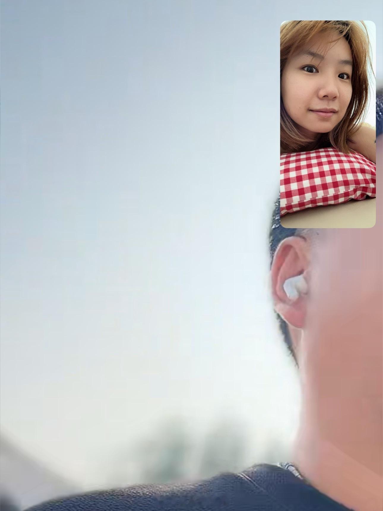 曹老师一大清早去固安检车去了我醒了给他发视频，还感觉自己有点好看疯狂截图才不管他