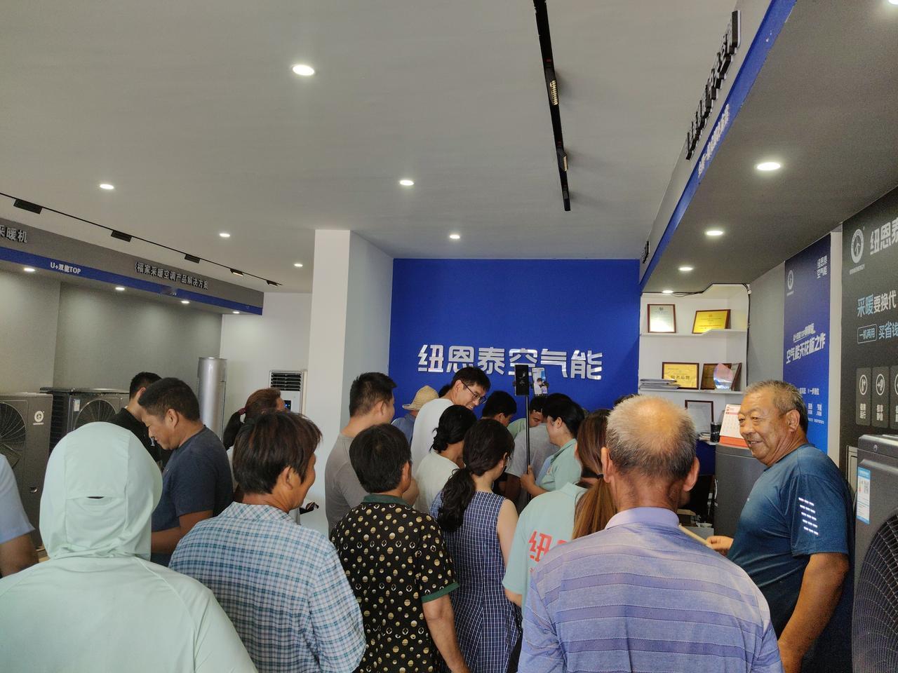 目前国内针对空气能的家庭补贴政策有哪些？怎么申请？

国家在推广空气能清洁采暖上