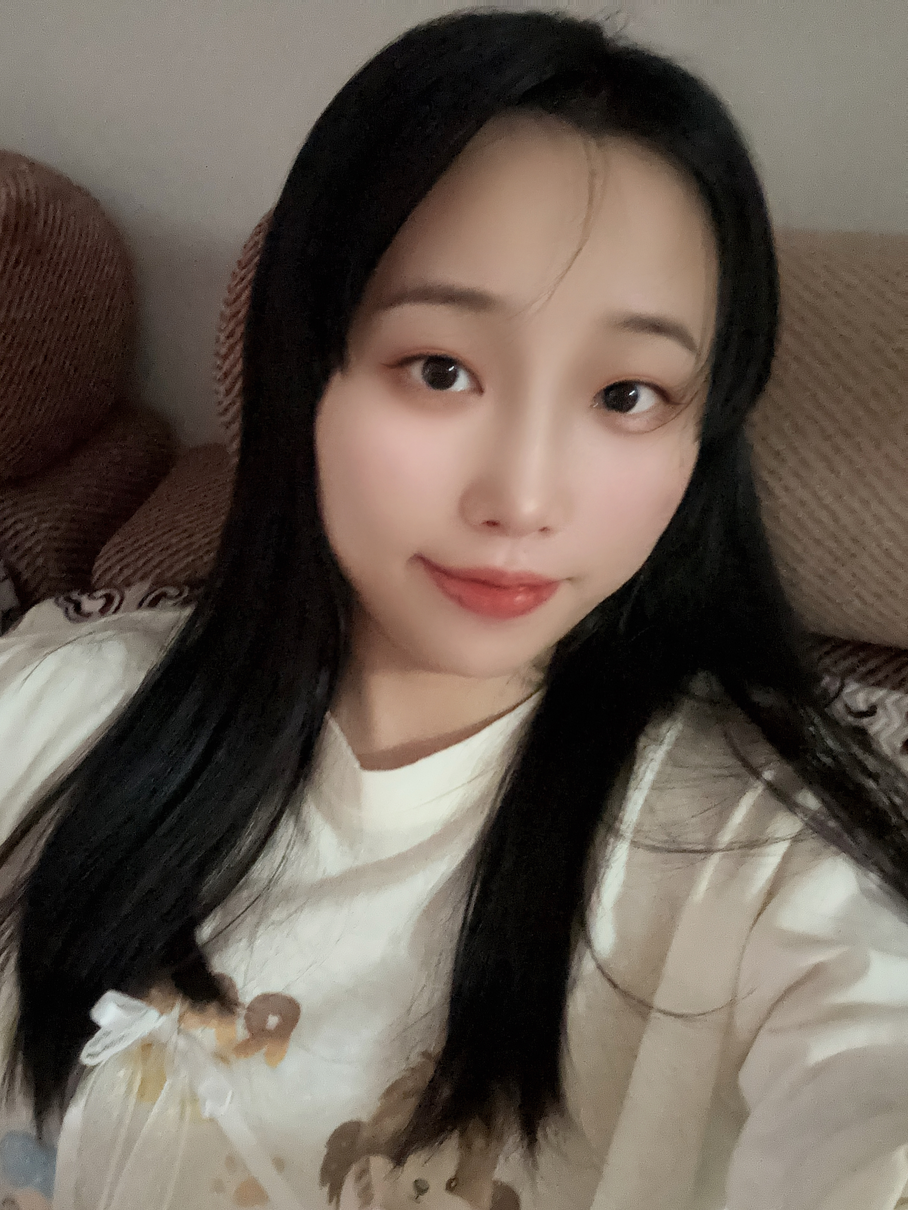 早安～把烦恼留在昨天，让今天的风带走所有不开心。新的一天，愿你眼里有光，心里有爱
