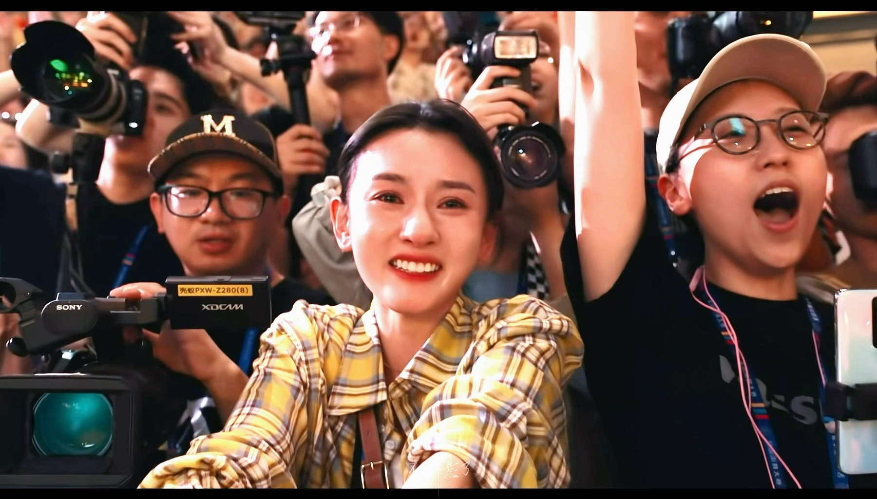 想了想还是选择这帧做封面 不完美但太动人 