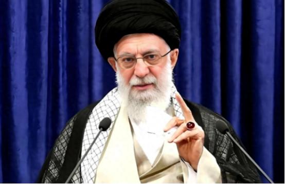 哈梅内伊的顶级智慧：不怕赴死，不再求中俄出手，不怕手下们造反
2月21日，美国媒