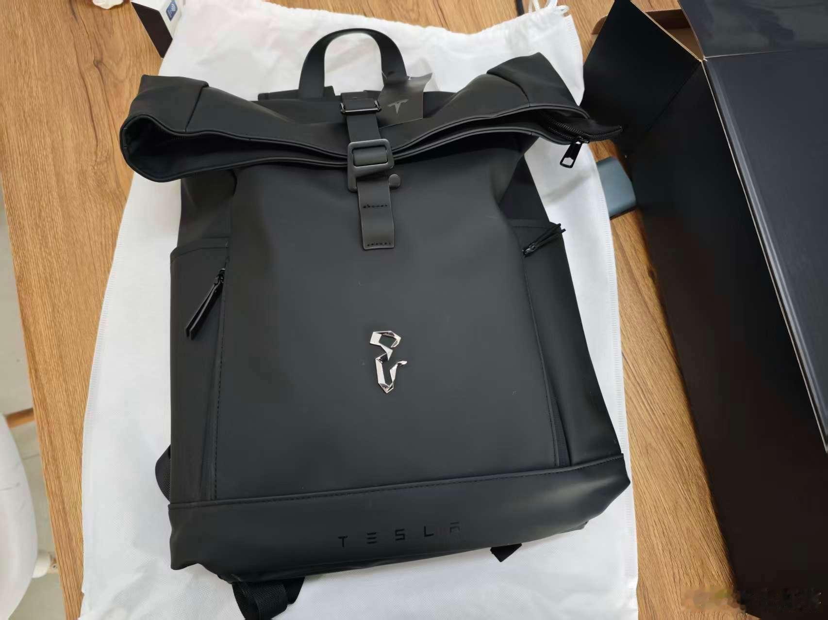 愉快的一天从抽奖开始，评论+点赞，揪一个小伙伴送个特斯拉双肩包吧，防水磨砂皮材质