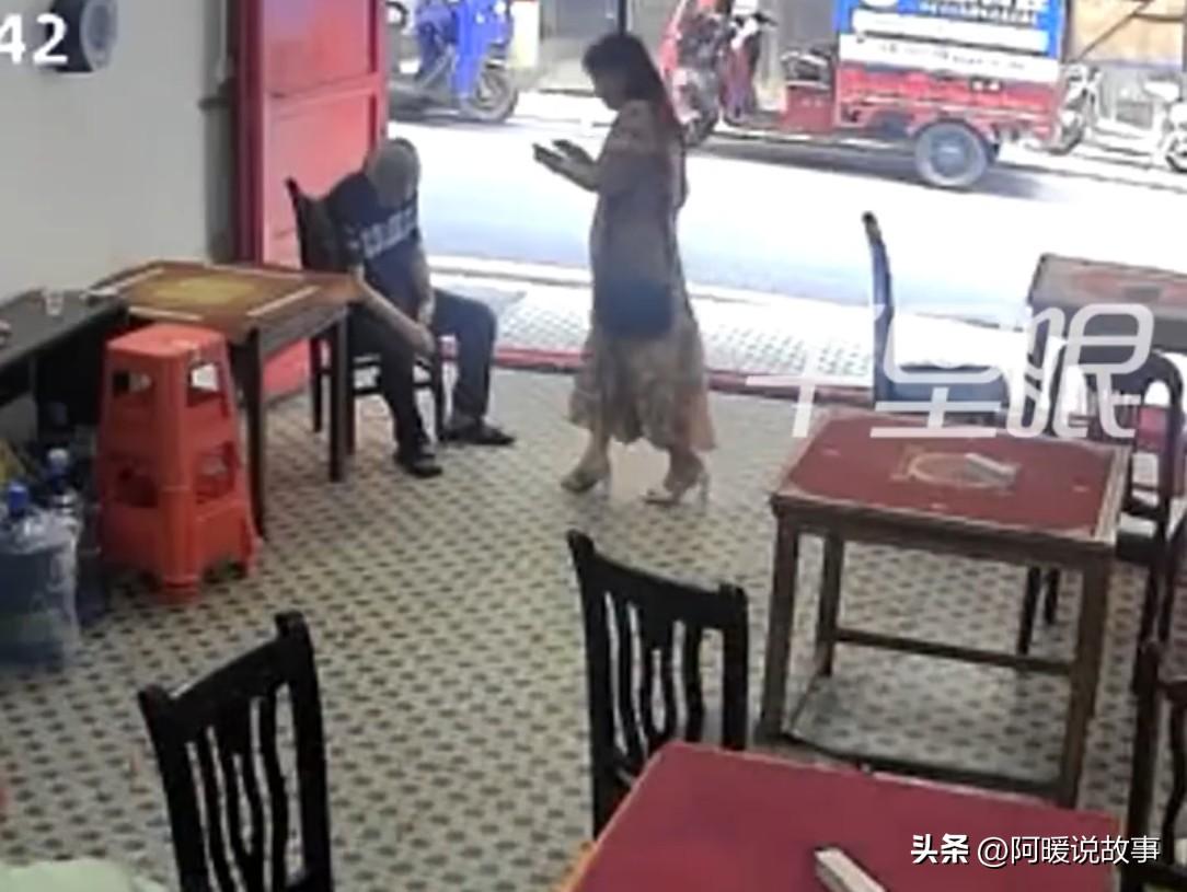 湖南一老人进店歇脚突然晕倒，店主好心打120送医。家属张嘴就要10万赔偿。店主咬