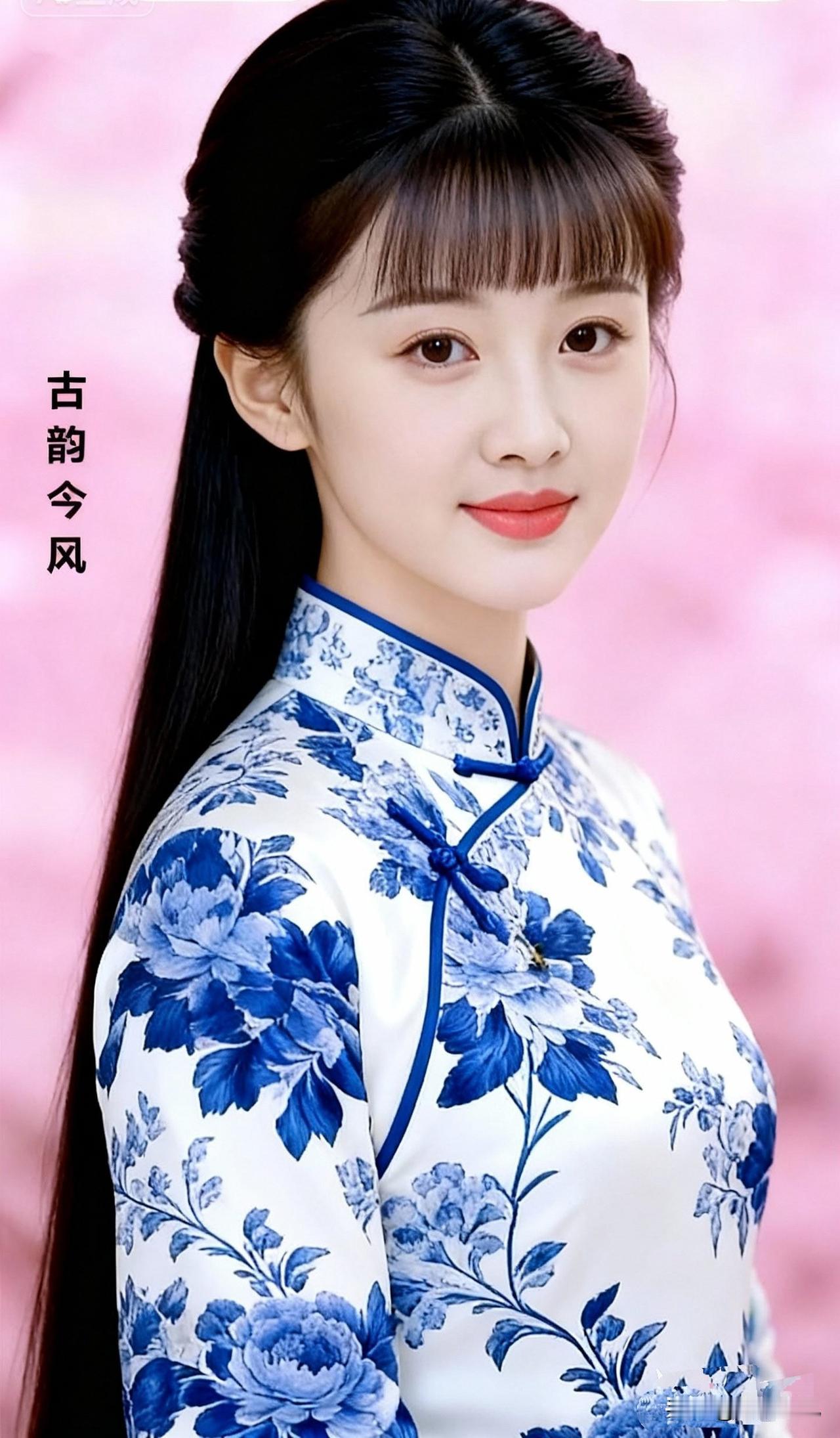 《青花佳人》
素衣蓝韵染清光，
柳畔莲池映淡妆。
扇底春风藏雅意，
鬓边云缕绾柔
