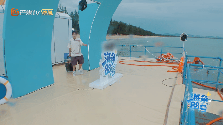 苏醒[超话]苏醒老综艺人的直觉海角88号 苏醒这是把综艺当自家后花园逛了！凭着直