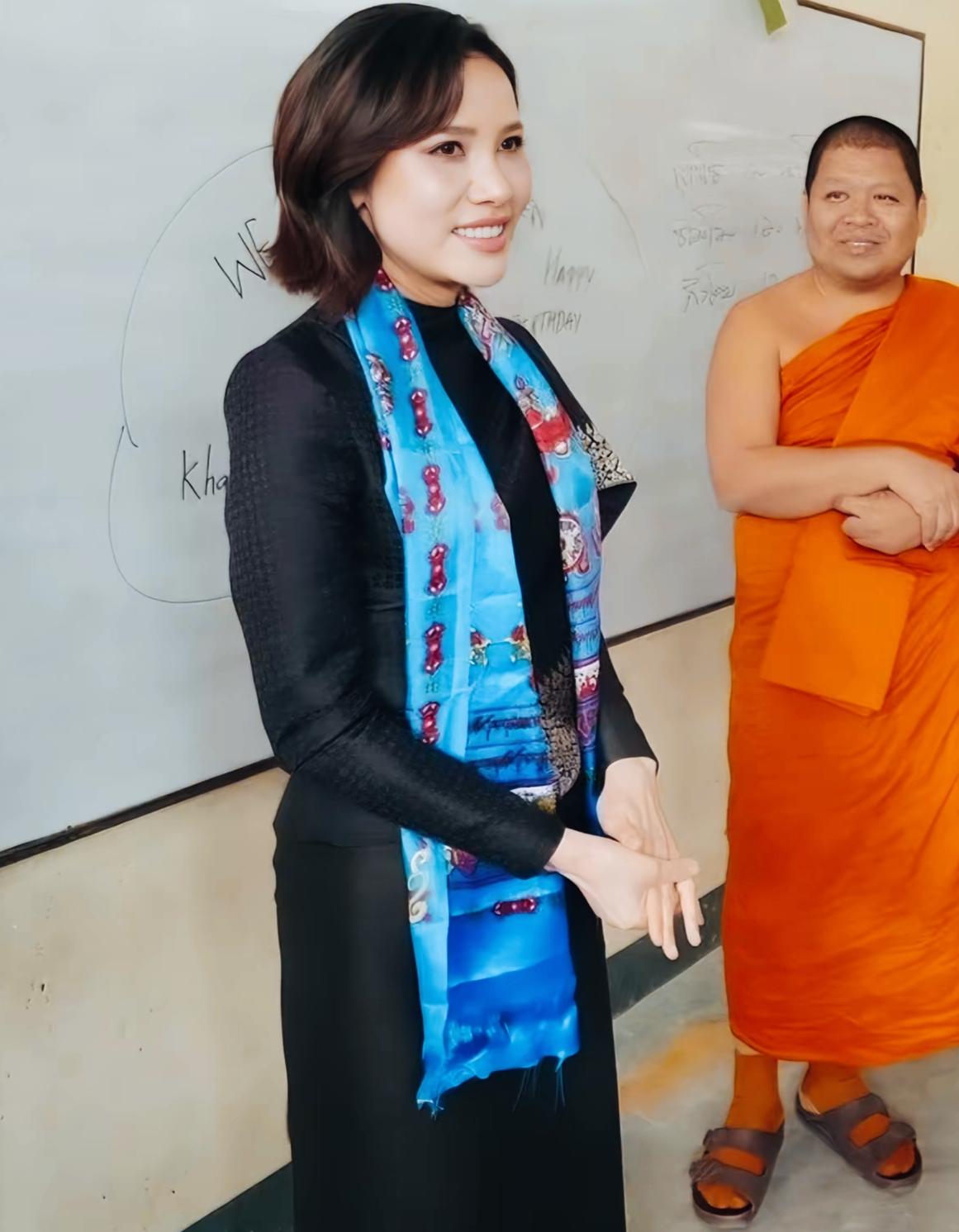 诗妮娜的颜值是不是非常漂亮啊？
诗妮娜微笑的样子，看起来是不是有一种不一样的自然