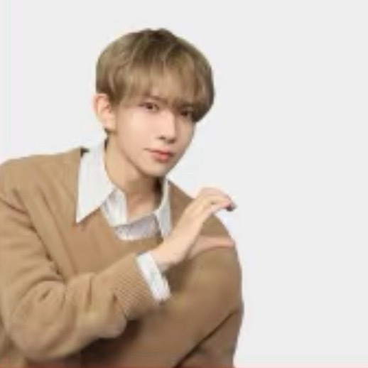 太恐怖了，这个男孩的脸怎么就这么一点点大🤏🏻 