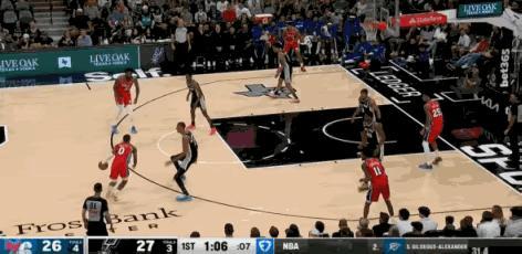 恐怖天赋！文班亚马下快攻一步顶别人两步！脸平框暴扣看傻恩比德！

NBA常规赛马