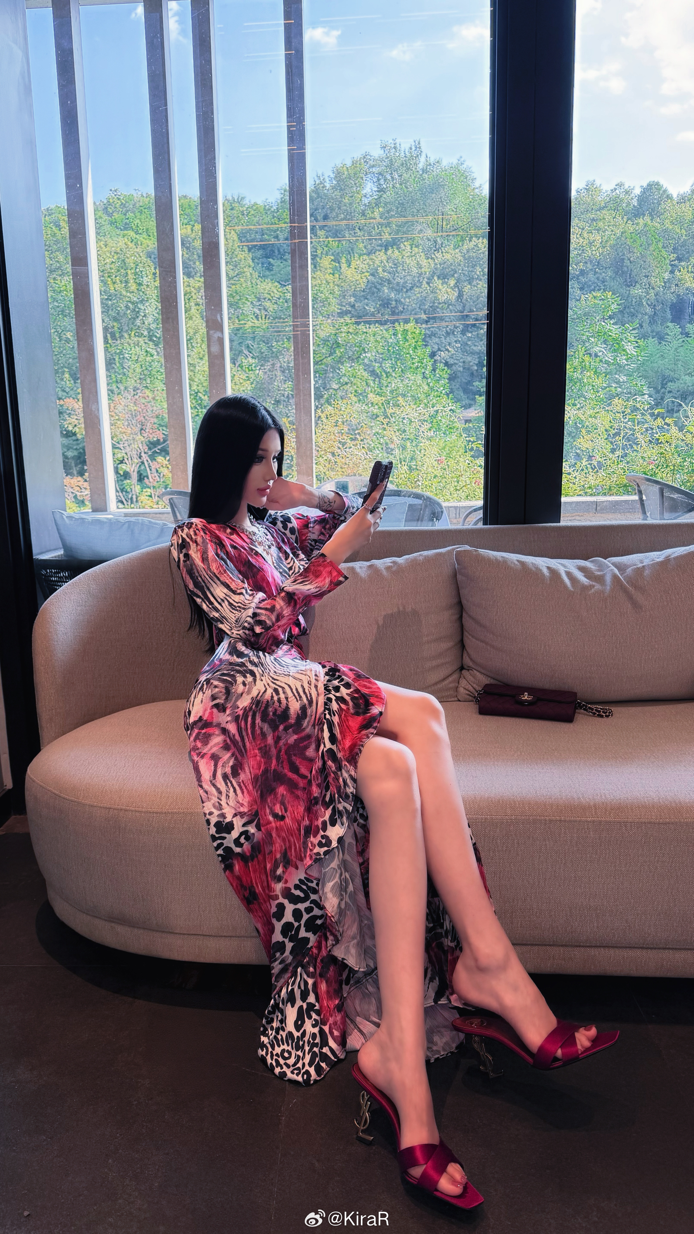 很喜欢这件👗但是她家版型做的太差了…. 完全拍不出来美感 
