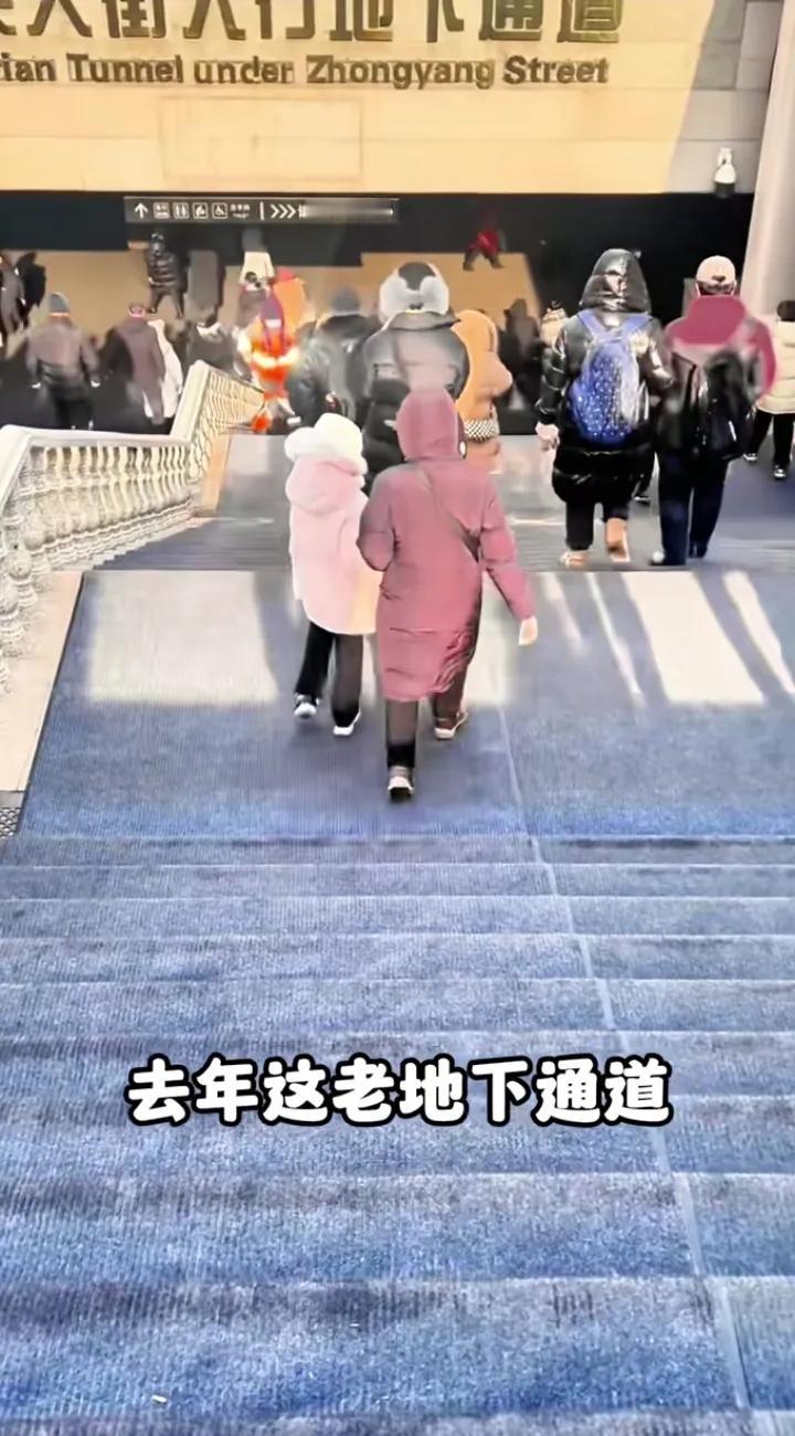 12月8日，黑龙江哈尔滨。一个名叫陈芳的哈尔滨女孩在抖音发视频“大倒醋水”，她醋