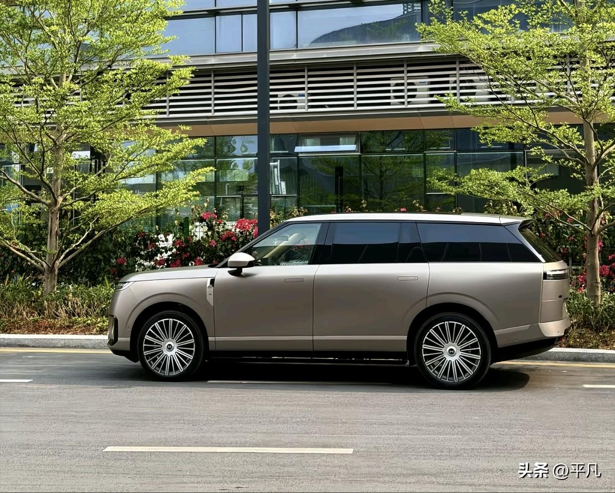 朋友问我国产揽胜值不值，我说你先别急，看完实车再决定。

小鹏GX就是传说中的那