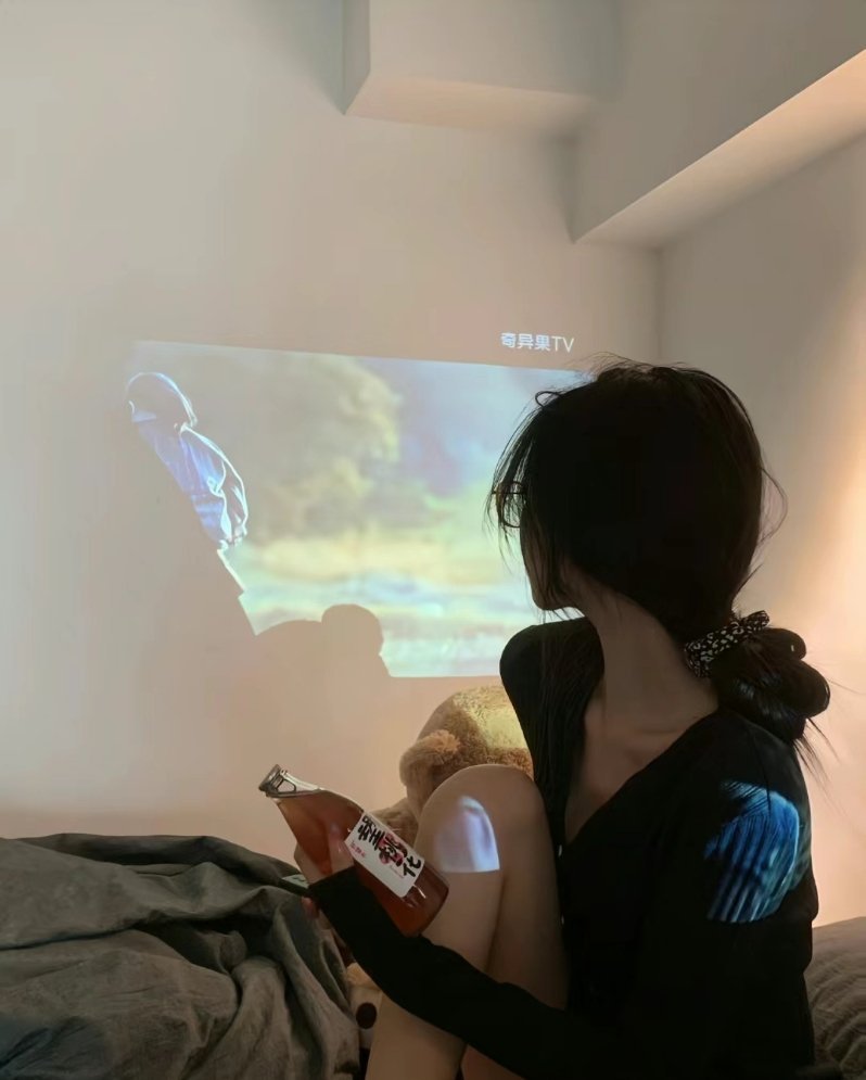 有人说你都是孩子的妈了 不能保守点呀 我保守个 P 啊 最漂亮的年纪我在怀孕生娃