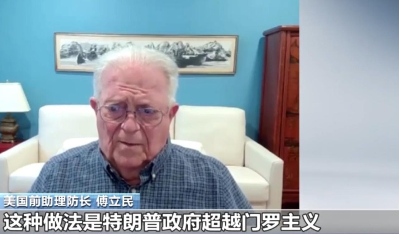 美国前助理防长傅立民直言，特朗普政府对委行动已超越门罗主义。委内瑞拉的城市道路上