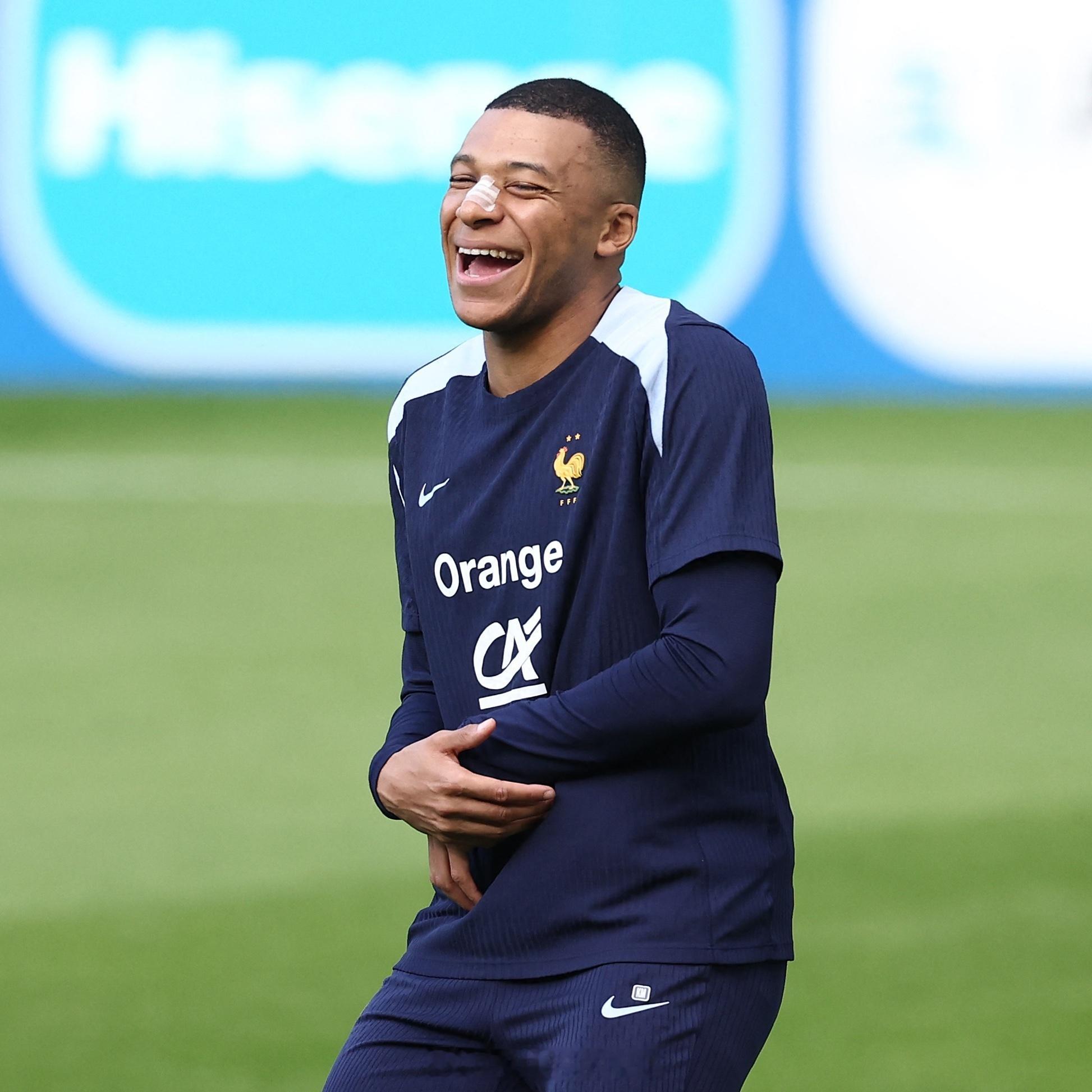 #复旦院长评掼蛋之风盛行#作为一名经常手术偶有出差的外科医生，仍然不会掼蛋，深表