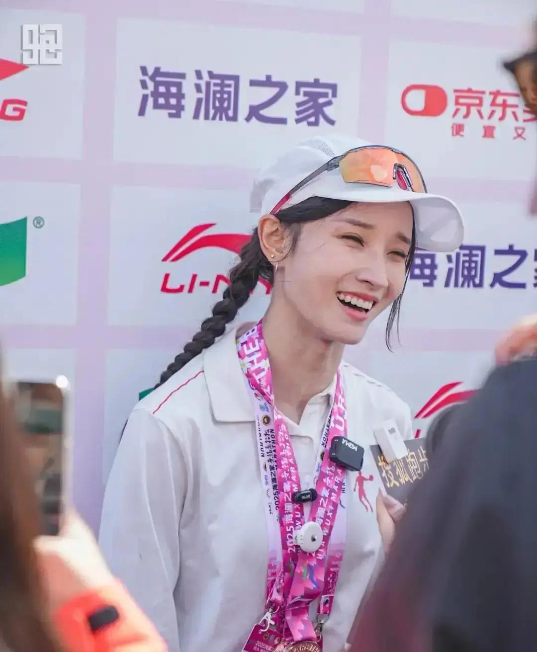 31分54秒！中国女将刷新10公里纪录
 
眉山赛道昨天沸腾。张德顺把全国纪录削