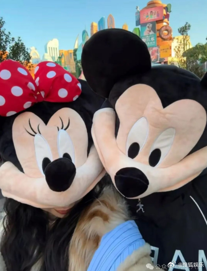 阿沁恋情或许还有人记得6年前让热搜真实“爆”了的那场感情大戏吗？三个主角分别是：