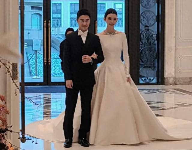 一件婚纱穿两次，何猷君奚梦瑶的环保婚礼