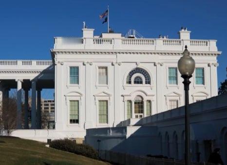 讯！美国总统22日搞了个大动静，宣称要建两艘“特朗普”级新型战舰，还说这是美军最