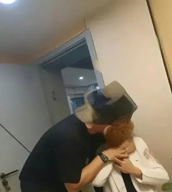 看到这样的同学聚会场面，你还会让自己老婆去参加吗前些日，甘‮兰肃‬州一‮同起‬学