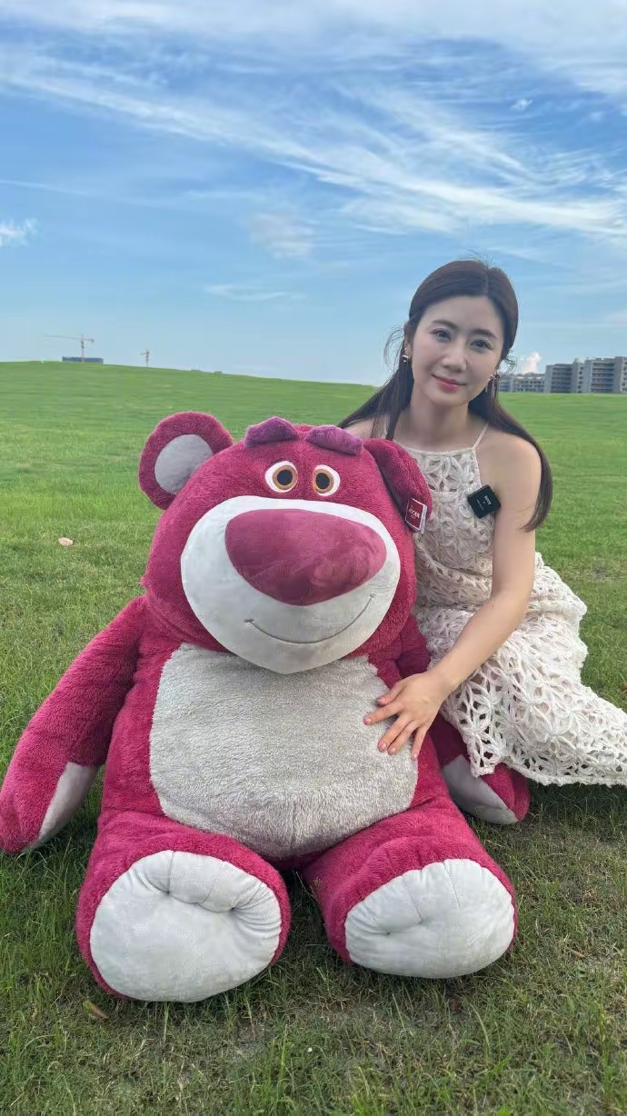 福原爱离婚后开始打扮自己，走清纯的路线，这大概就是娃娃脸的优势，稍微一打扮就跟2