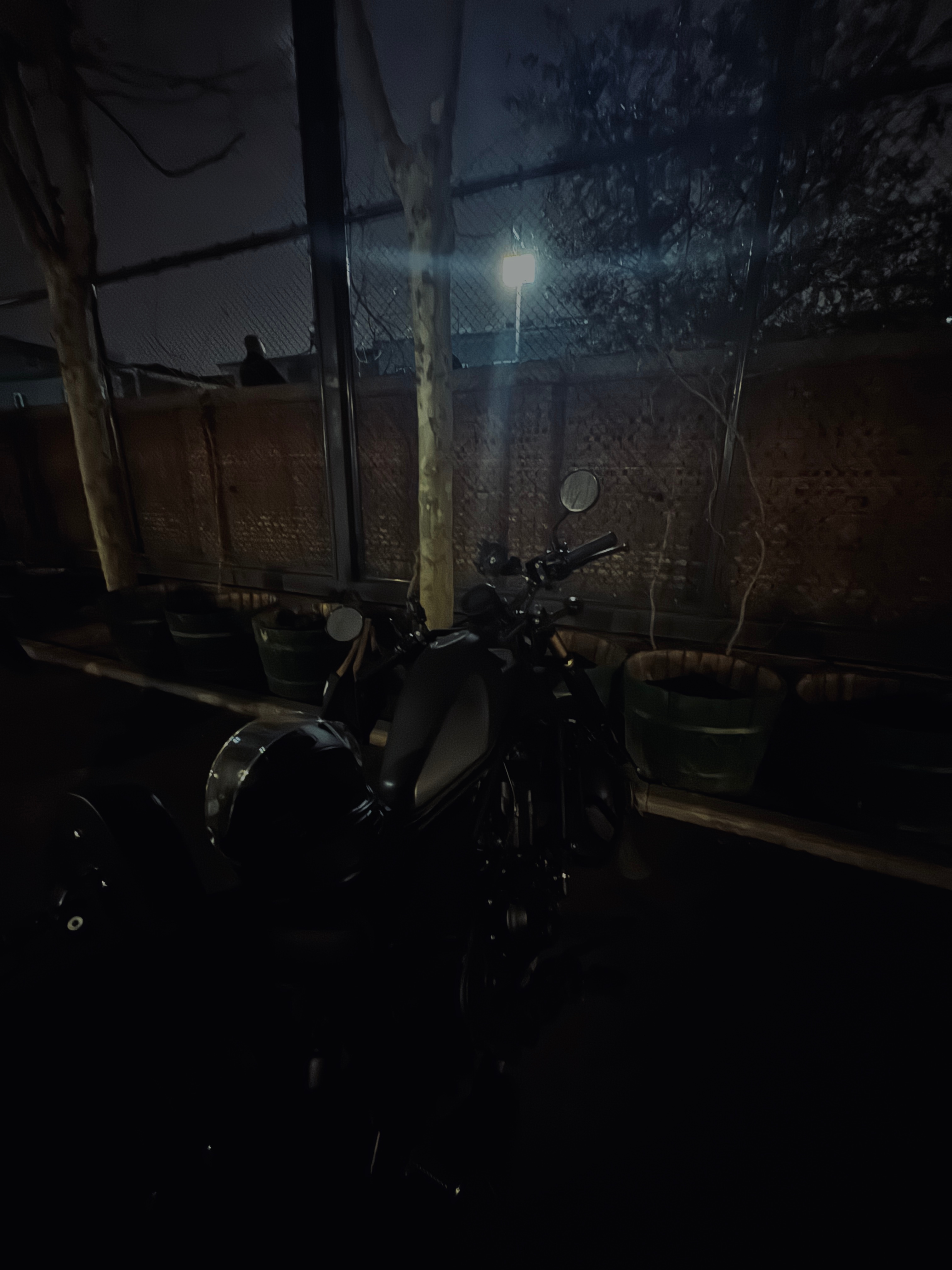 有人能理解我刚到走摩托车那（周围很黑），一抬眼看见2颗人头的感觉吗（另一个叔叔被