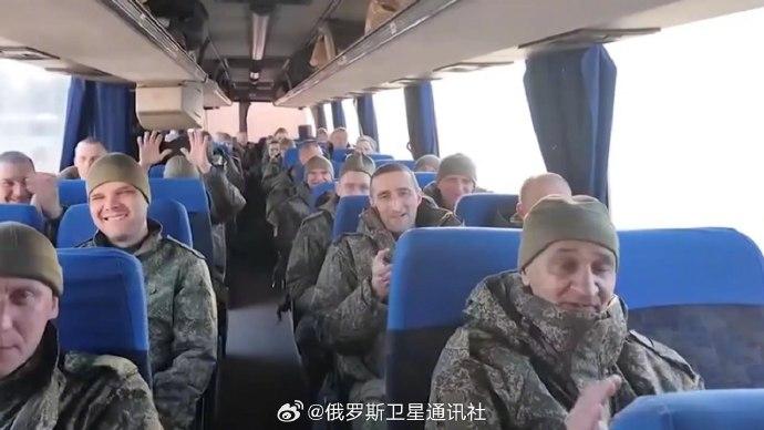 【俄罗斯与乌克兰相互移交200名战俘】
据俄罗斯国防部消息：消息称：“2026年