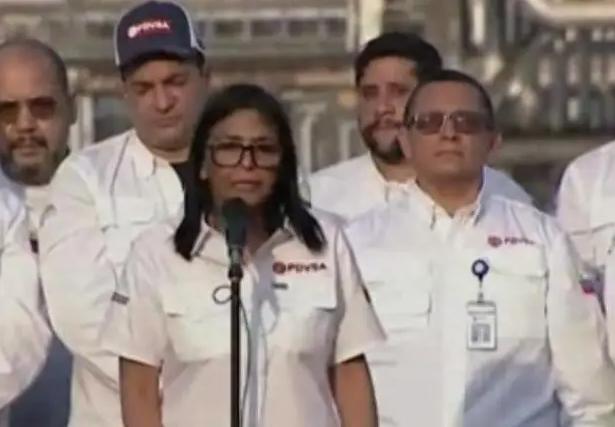 委内瑞拉的这位代总统，
很难不说是，
委内瑞拉的“罪人”。先不说马杜罗的绑架，到