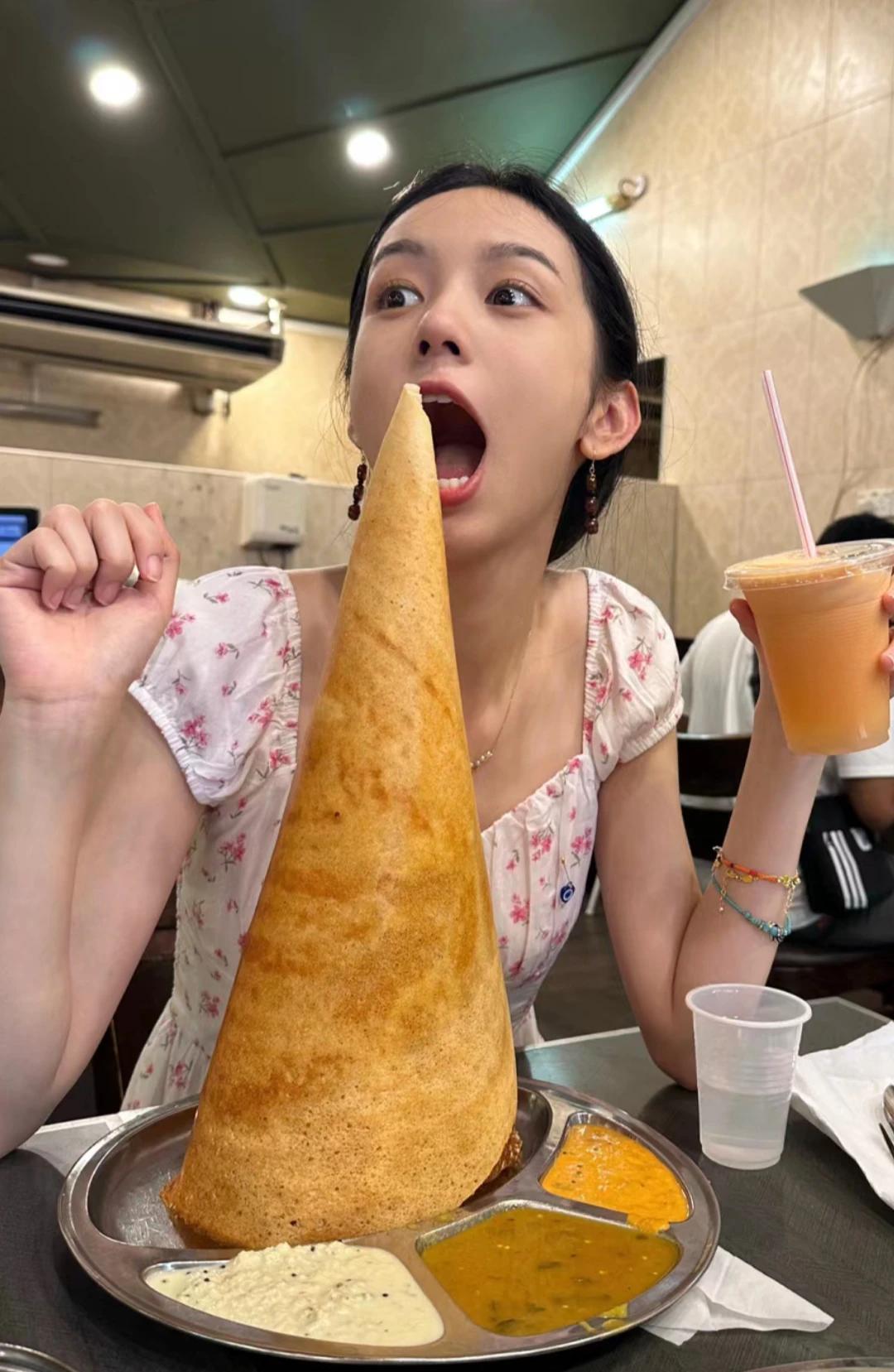 [大笑][大笑][大笑]谁知道周也吃的美食是什么？是饼还笋？