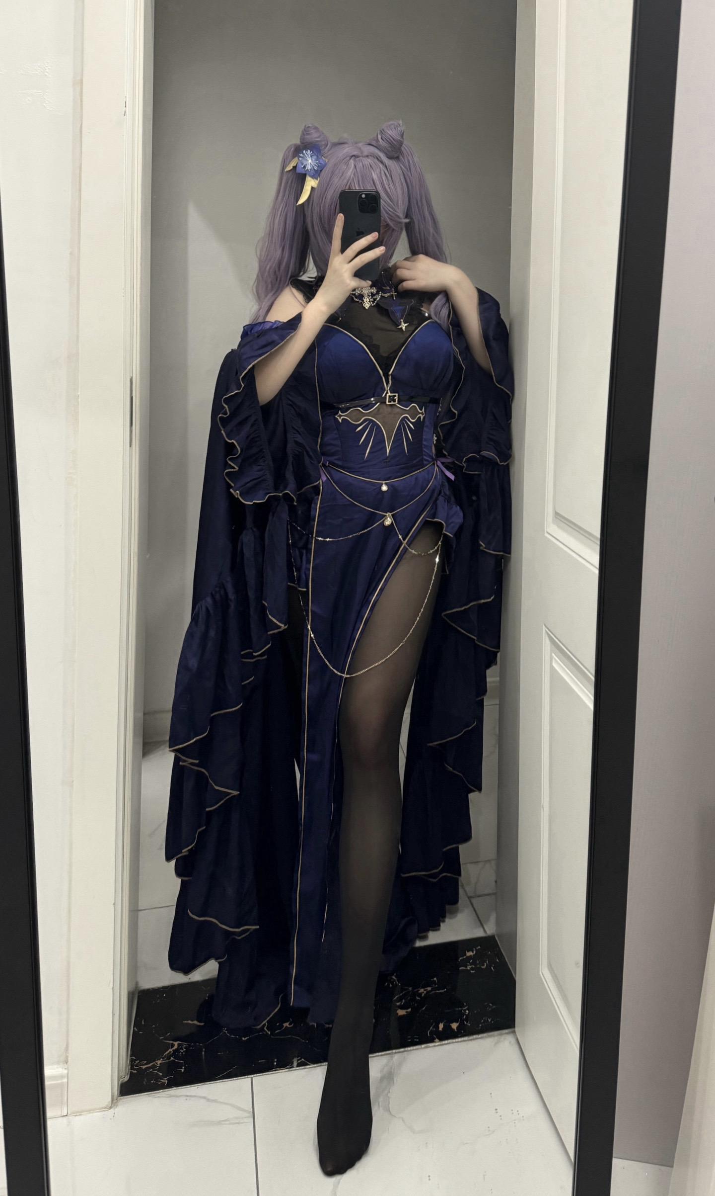 小猫喜欢谁就粘着谁 你也是吗刻晴