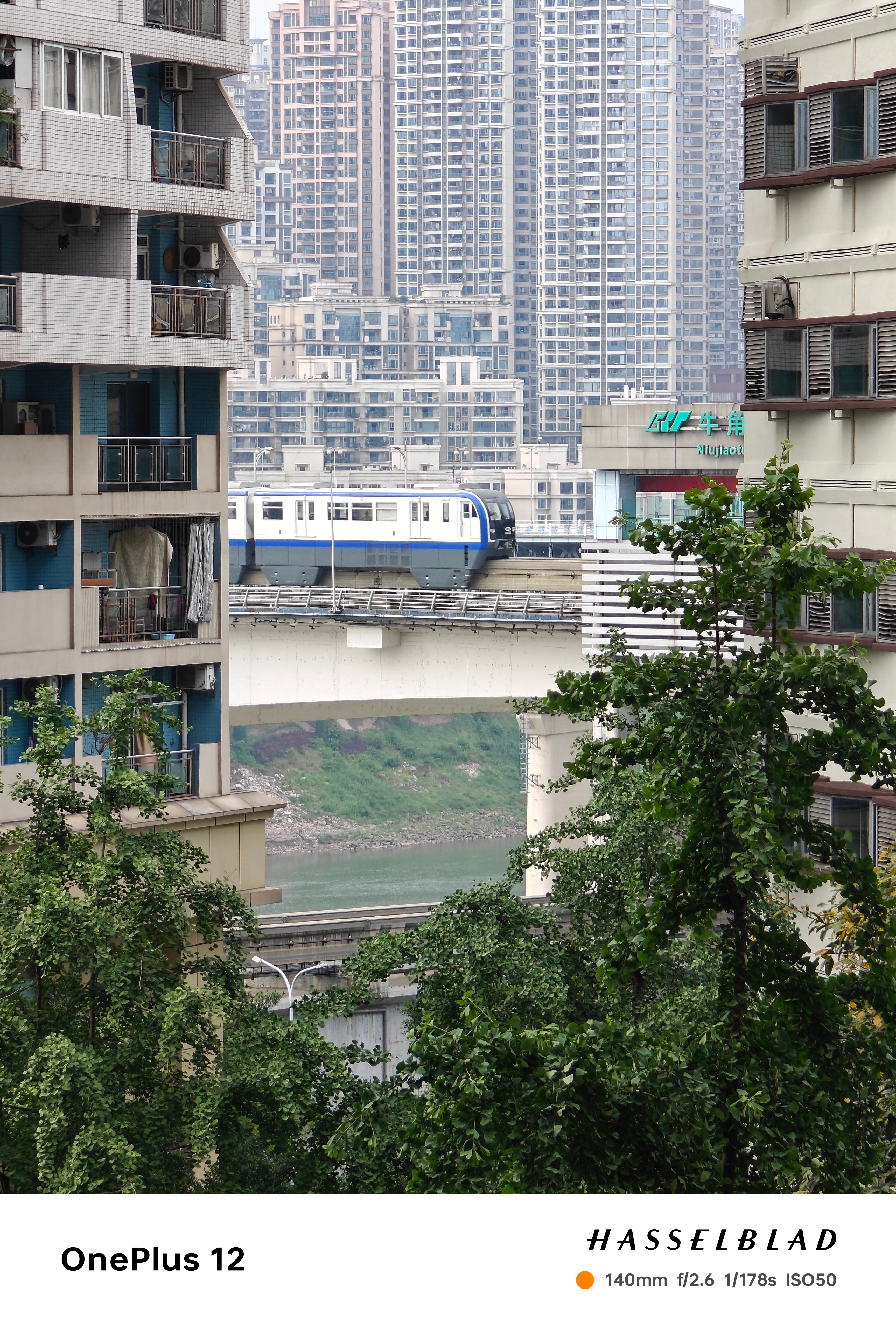 牛角沱轻轨站这里的建筑还挺好看的#组图故事# ​​​