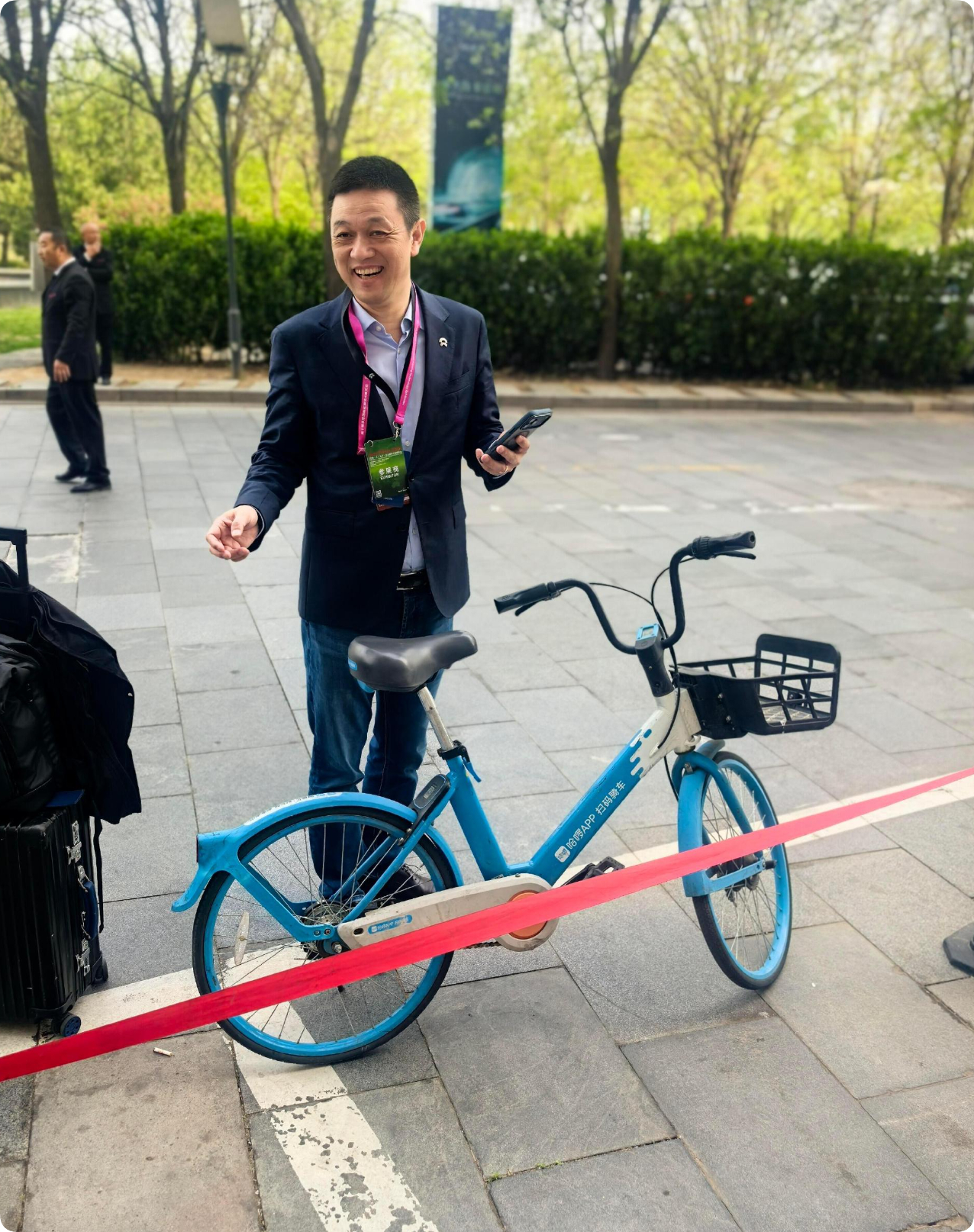 看来北京堵车确实很严重蔚来董事长都骑自行车2026北京车展