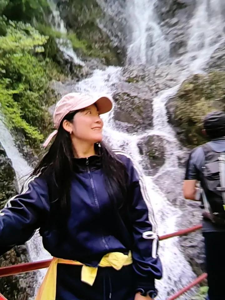 饵海不是海，后海也不是海，曹家坳的瀑布是季节性的，估计端午水之后，就剩下光秃秃的