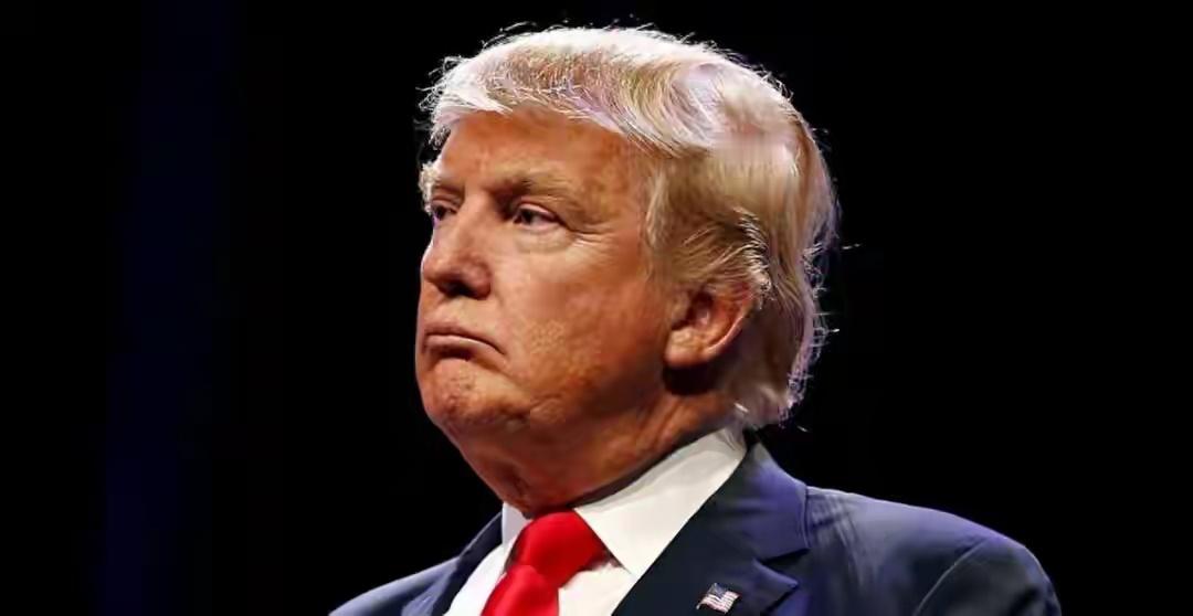 特朗普民调全线崩盘，超半数美国人直言：他压根就不配当总统！华盛顿邮报》、ABC和
