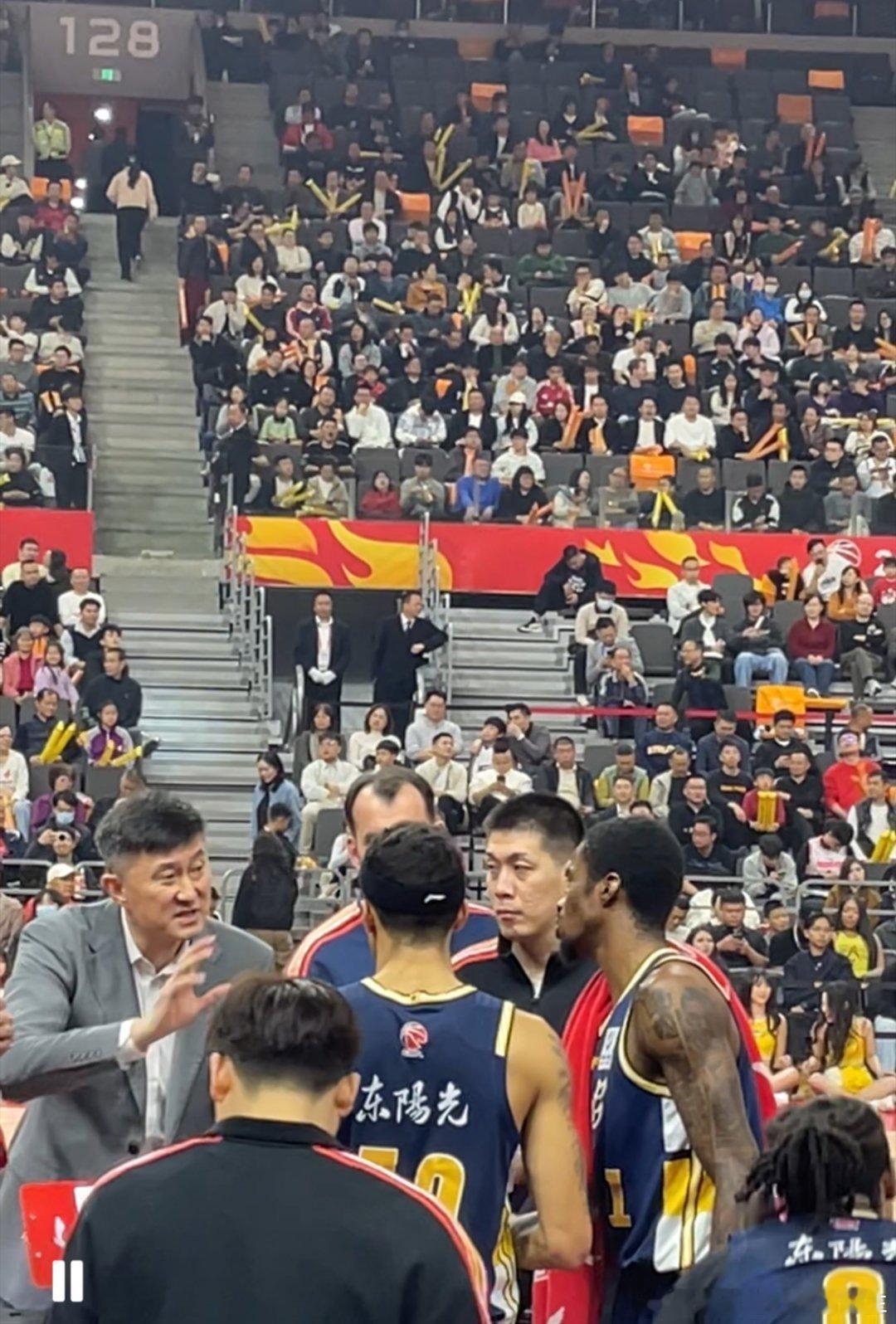 好喜欢奶茶的拼博精神，真的每场都拼都有激情，也不怕受伤，不管落后多少都不放弃（网