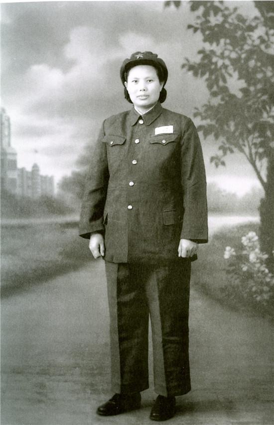 百岁女红军张文：14岁踏长征路，八十余载初心不改
 
张文（1919年7月-20