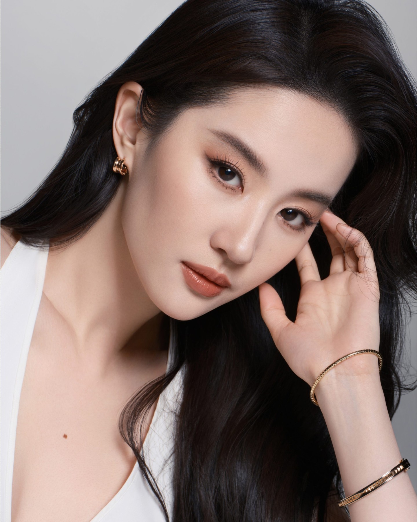 Congratulations！！Bobbi Brown 全球品牌代言人 ：刘亦