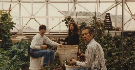 1991年，美国特意做了一个轰动全球的实验，把4男4女关在一起两年，再次打开房门