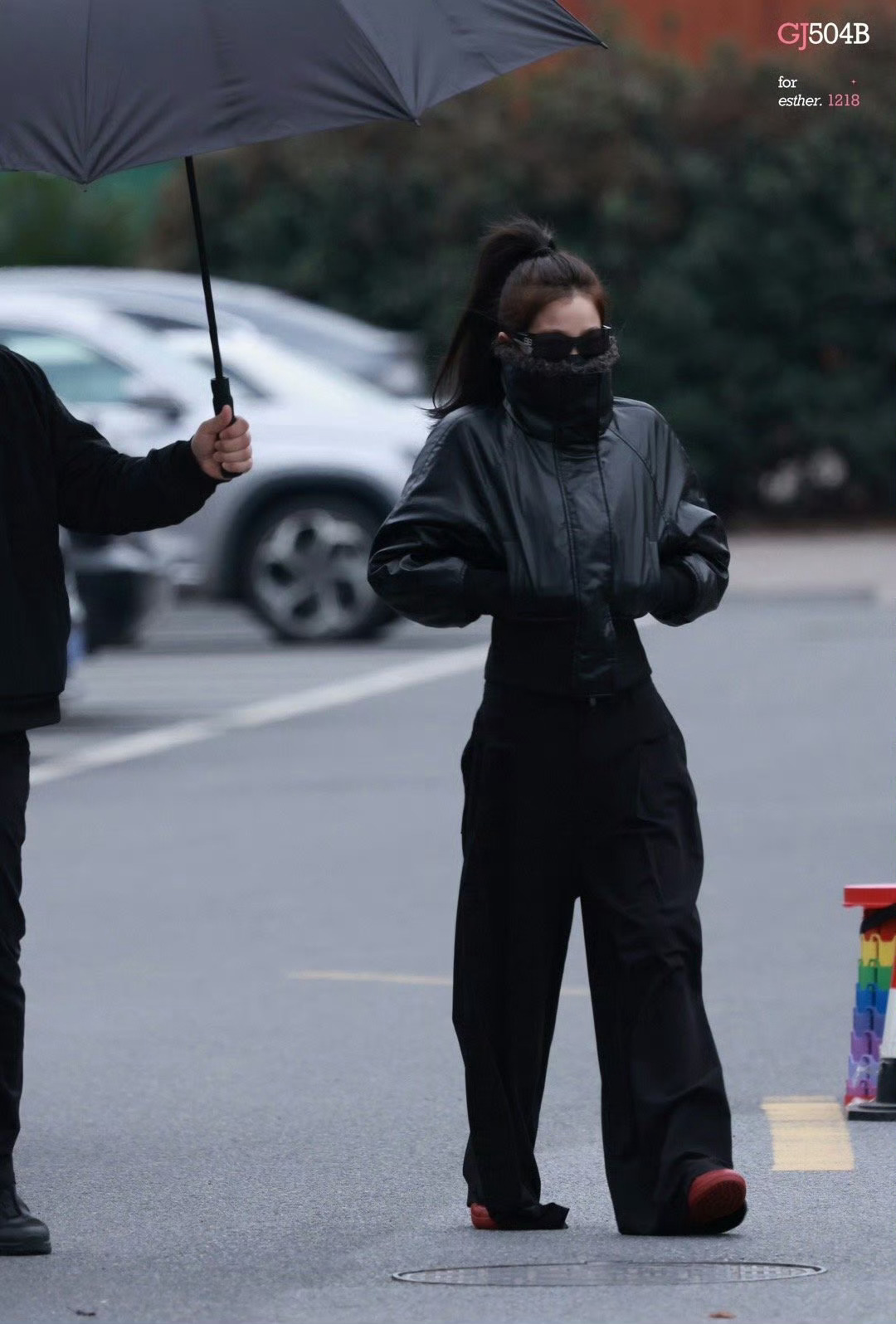 虞书欣《云初令》高马尾进妆上班路透，All BLACK COOL GIRL 