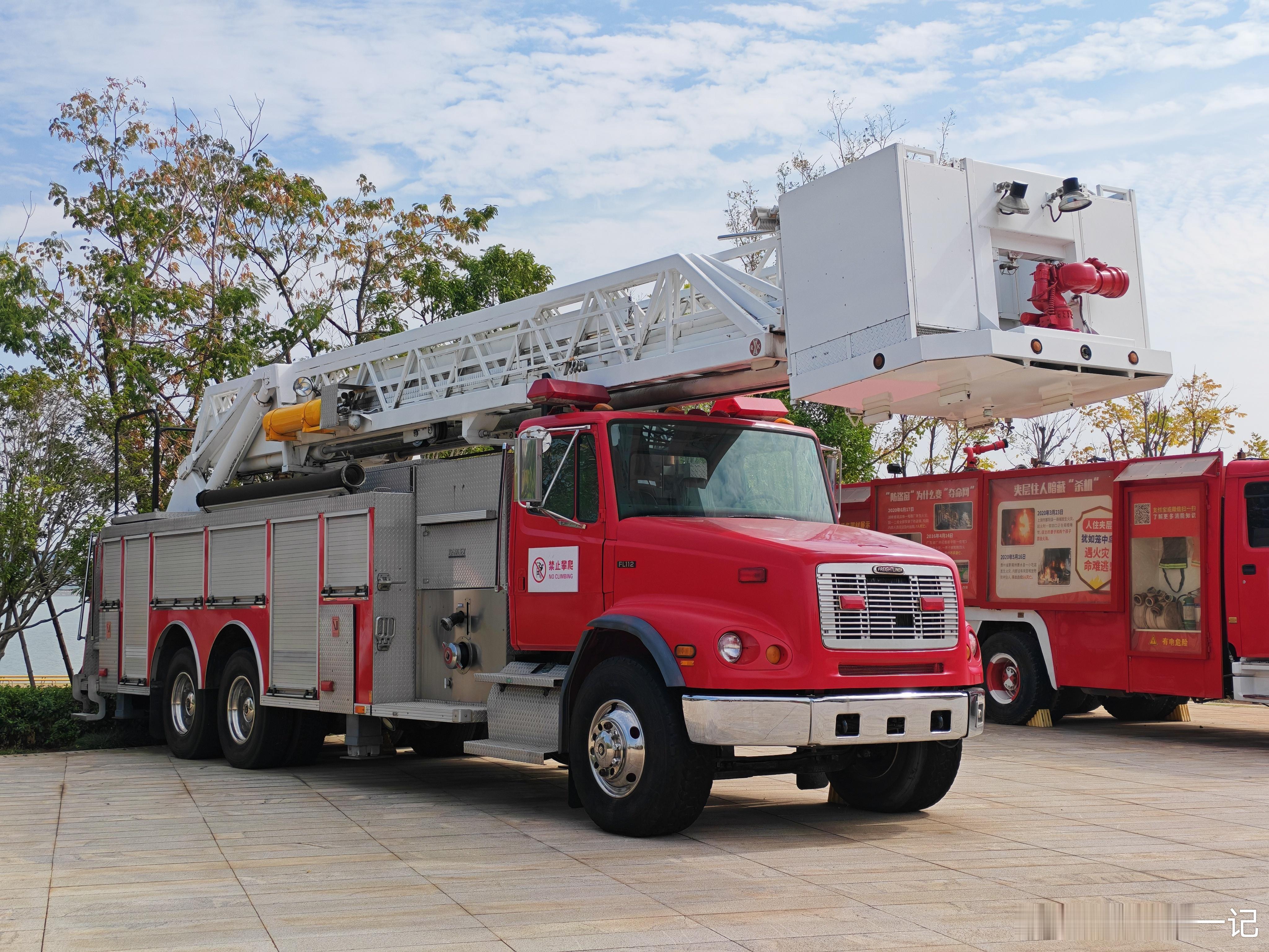 南昌消防福莱纳底盘云梯车 