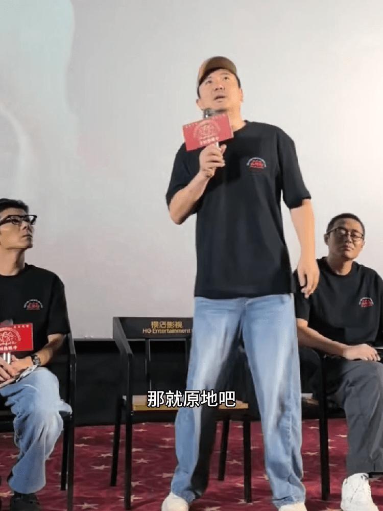沈腾无实物炒菜让沈腾绷不住的人出现了全场观众一起喊一二一给沈腾加油，看着他人机式