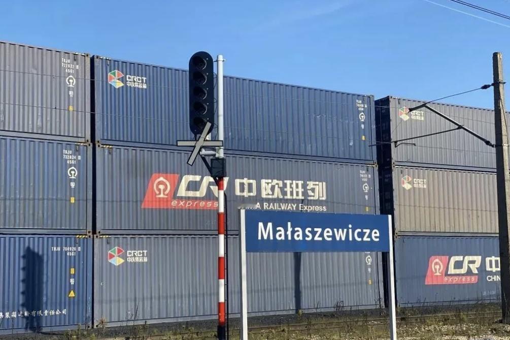 近日，收到中方好处，波兰突然翻脸，继续卡住中欧班列，除非满足一条件。前脚刚和中国