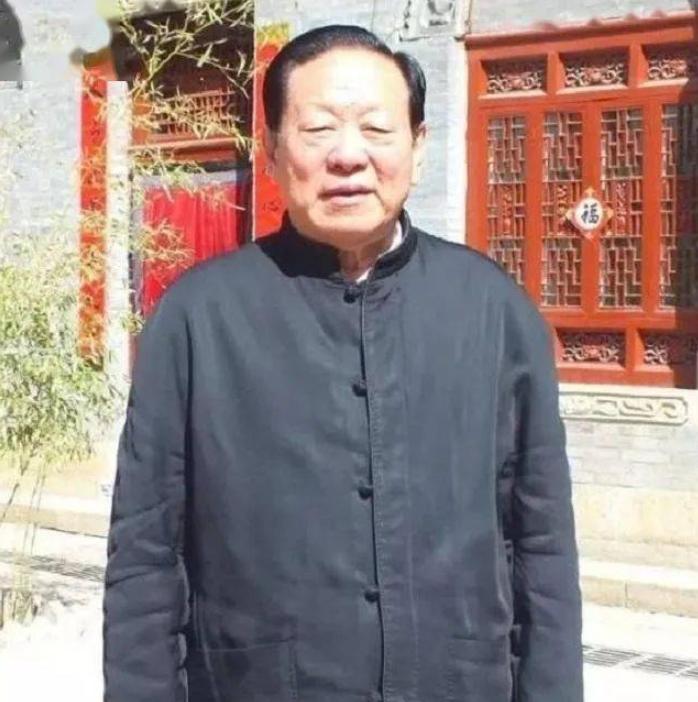 1990年那个春天，《人民日报》头版登出一篇文章《副部长夫人烧锅炉》，新华社记者