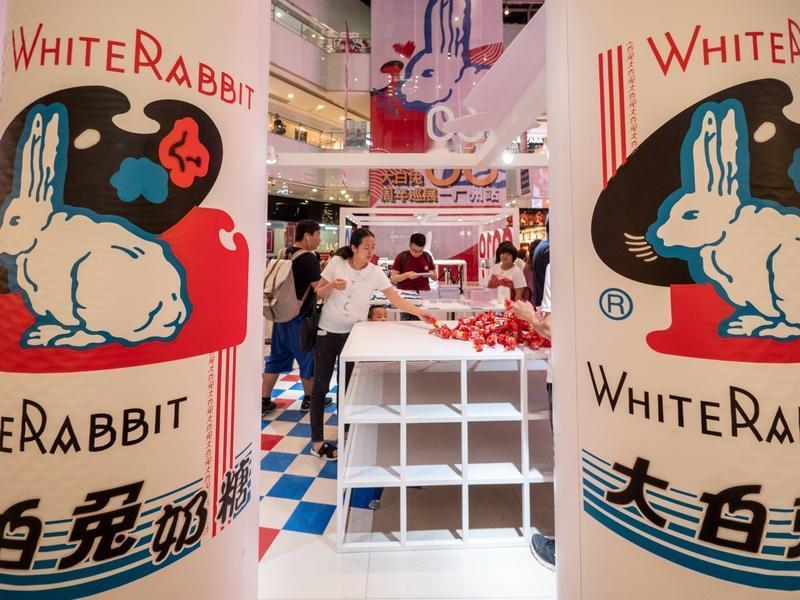 看春晚的时候，我还真留意到了一些上海品牌。比如冠生园，这可是上海的老字号。冠生园