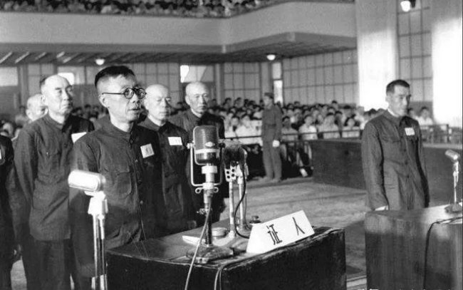 第一次觉得溥仪可能是一个政治天才。晚清权贵、保皇党、革命党、日本人、苏联人，最后