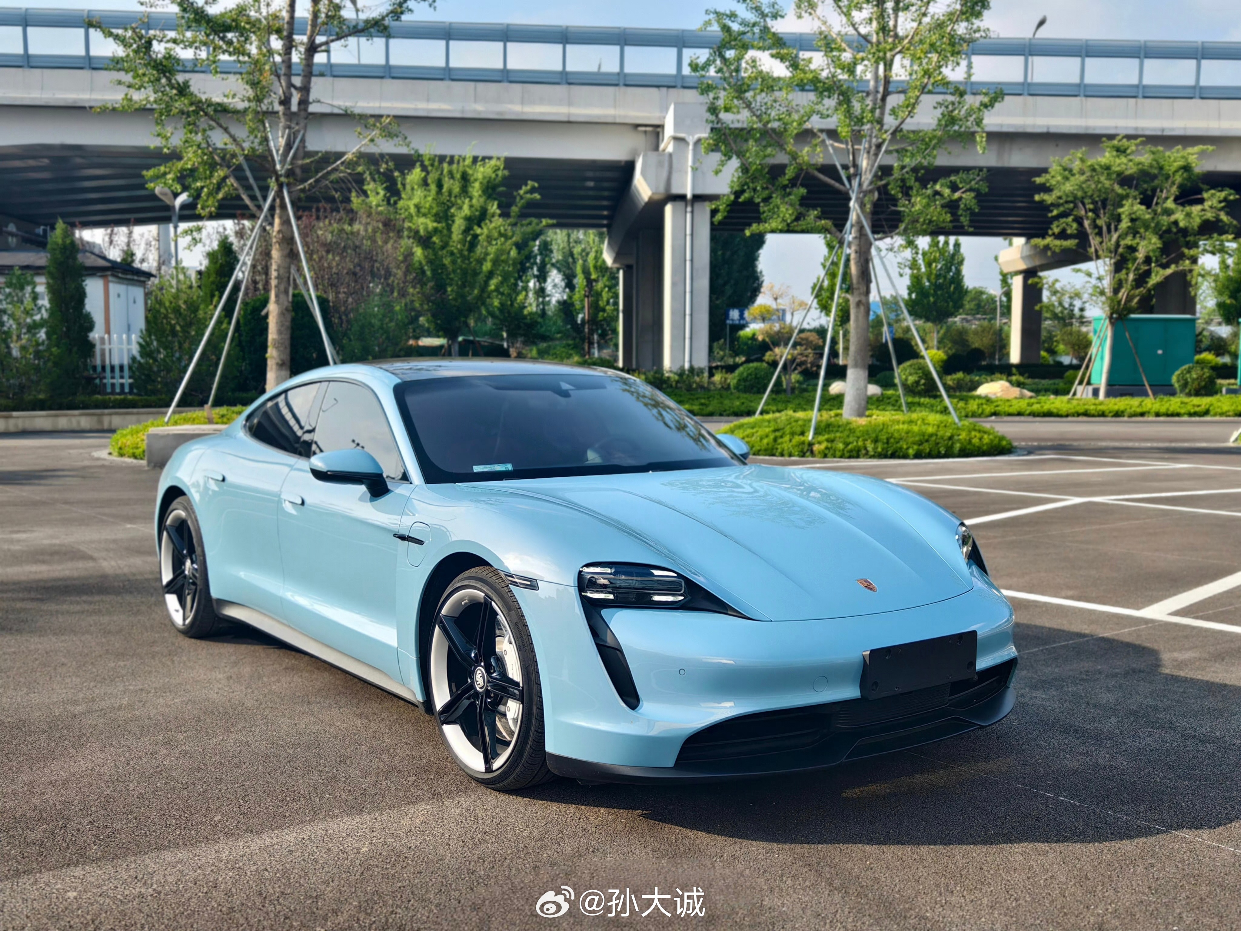 保时捷女销售再夺一季度销冠牟倩文女士是“追星集团”的老人了，也是全国保时捷销售系