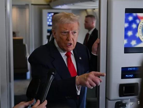 道歉也没用！特朗普硬刚加拿大：贸易谈判不谈了
 
加拿大总理卡尼低头致歉，特朗普