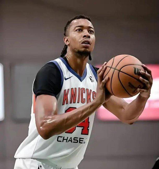 NBA悍将摩西·布朗加盟广州龙狮男篮，也算是个不小的惊喜吧！

8月11日，有消