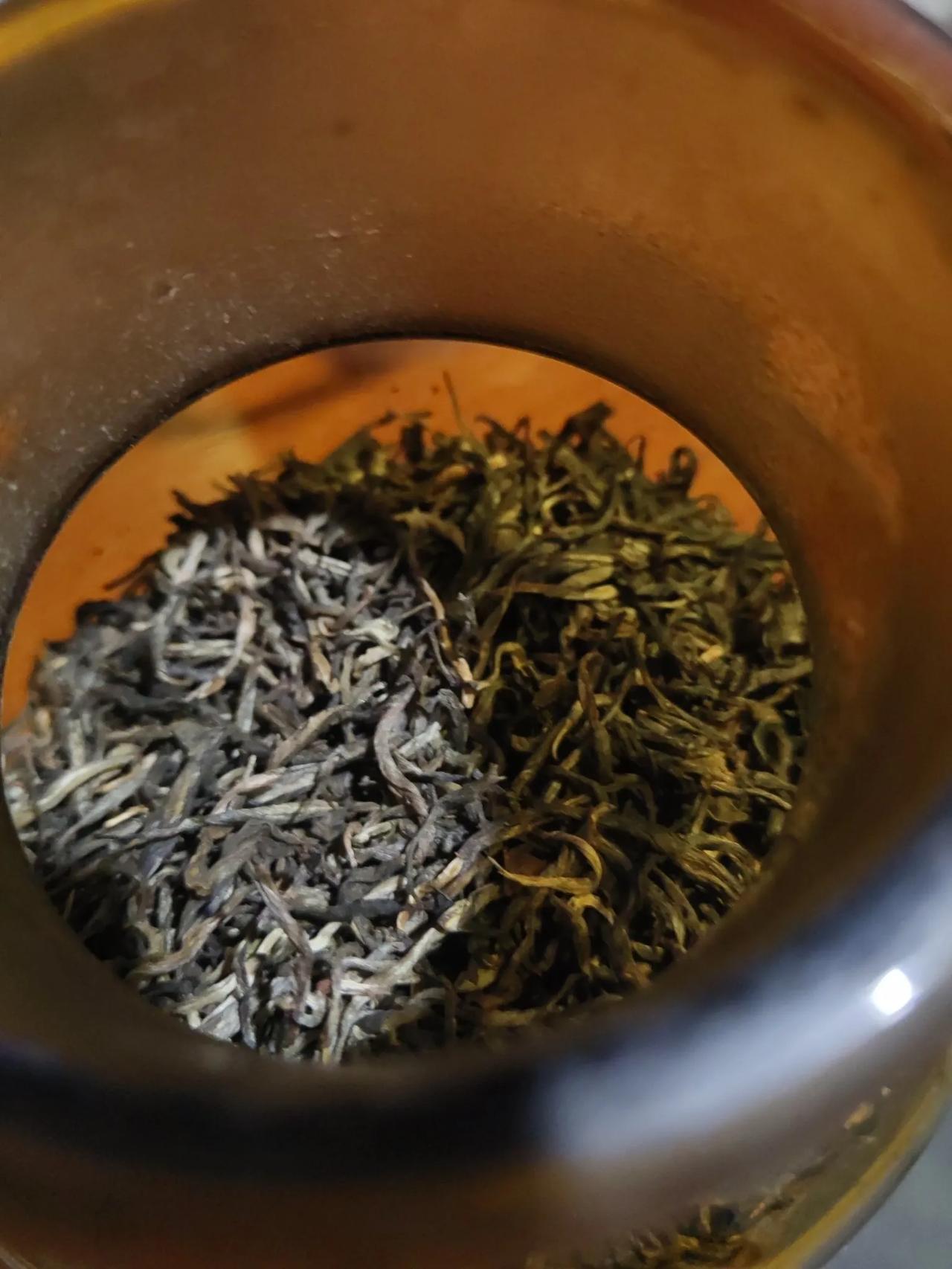 客走茶凉
我大姑奶没有儿女，我大姑爷是湖北襄樊市有名的木匠。我大姑爷的外甥没有父