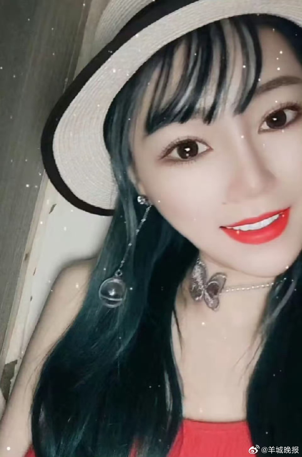 【#90后驻唱女歌手脑血管破裂去世#】7月23日，90后驻唱女歌手余文丽因脑血管