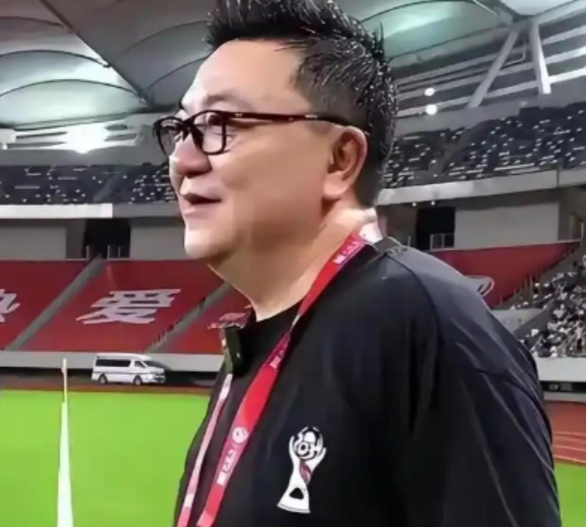 孙臣曦从足球小将退队那天，孙爸恨不得放挂鞭炮庆贺，转脸就把董路炮轰成“骗子”。谁